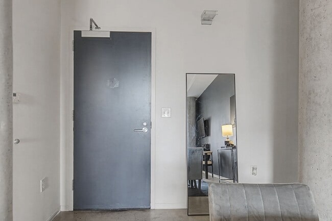 Photo - 2115 Yeaman Pl Unidad 409