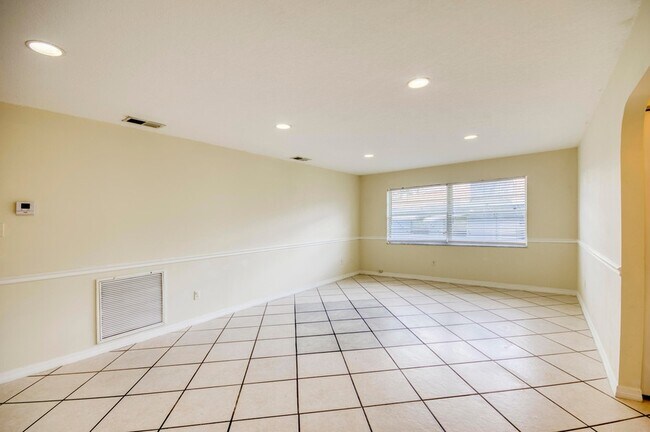 Photo - 2074 SE Doverbrook St