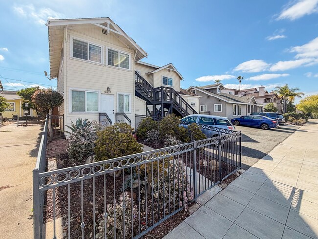 Building Photo - SD: Bright 2BD/2BA Unit 4337 1/2 Cleveland Ave