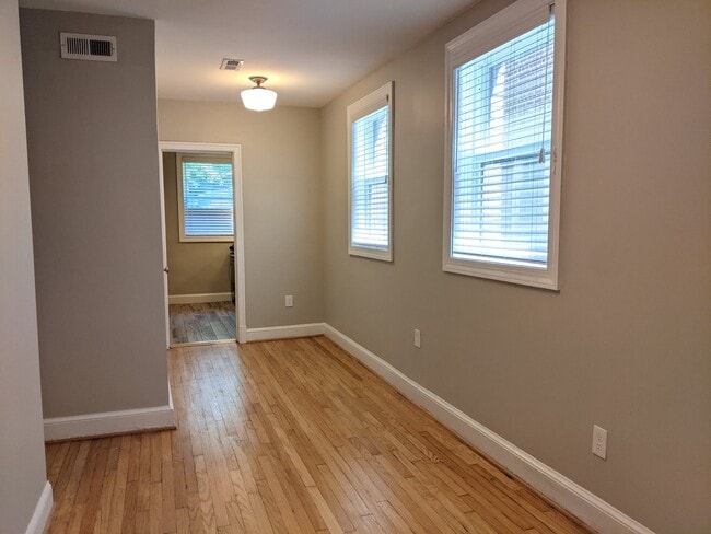 Photo - 4016 Calvert St NW Unit 1