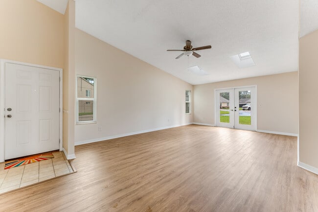 Photo - 121 Bob White Ct