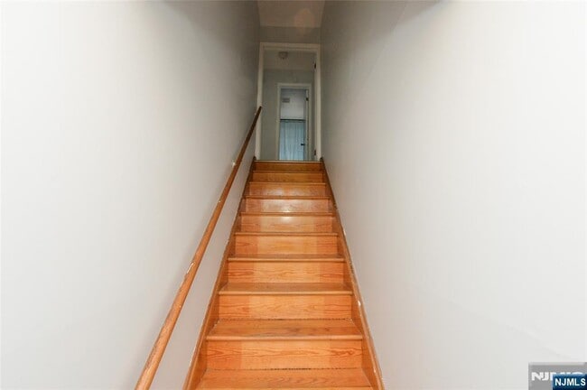 Photo - 421 Leonhardt Dr