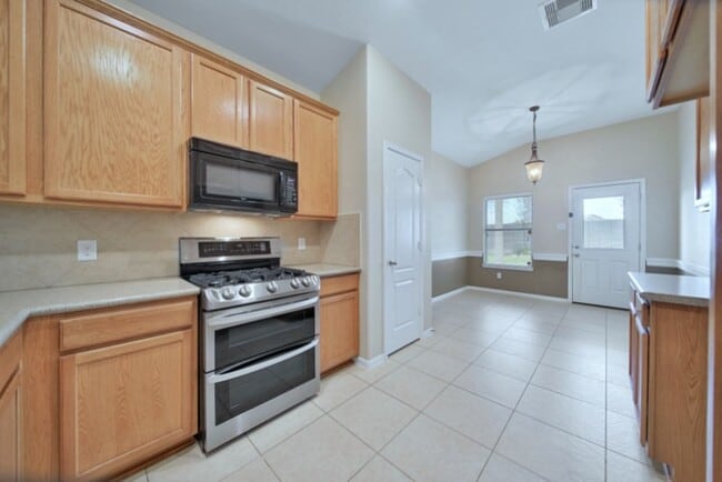 Photo - 622 W Newport Bend