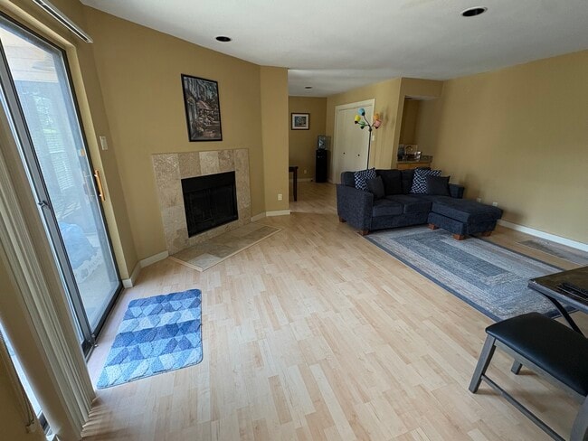 Building Photo - 4777 Cedar Springs Rd Unit 6E