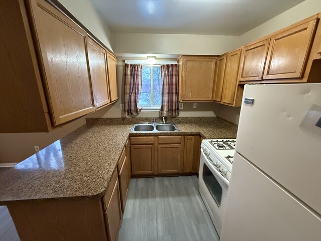 Photo - 596 Bloomfield Ave