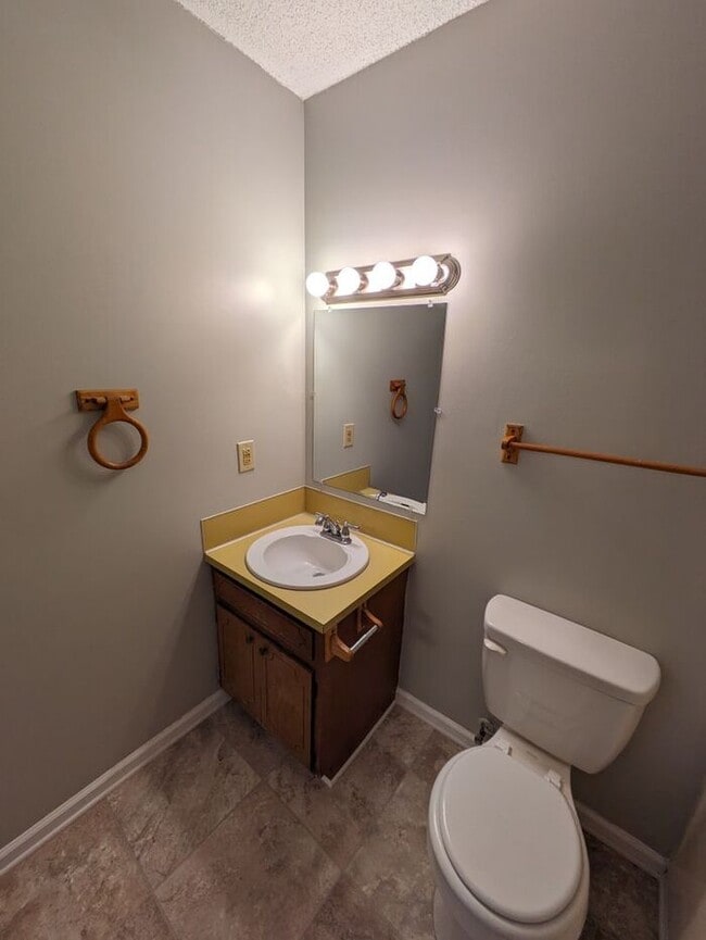 Photo - 1BD/1BA Unit on 2nd Floor of Three Oaks Complex in Hickory Unit 07