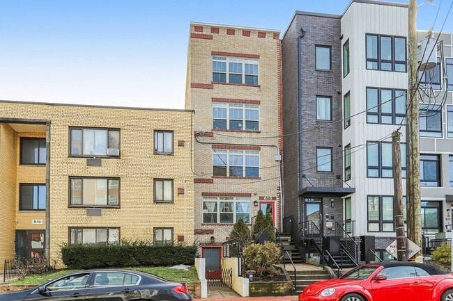 Photo - 816 Kennedy St NW