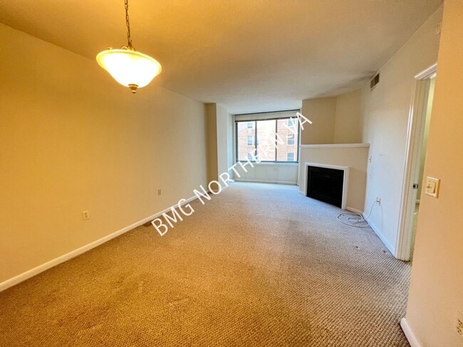 851 N Glebe Rd