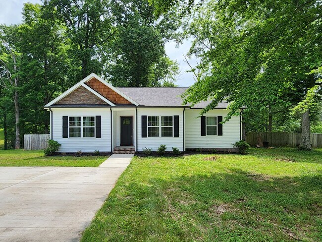 Stunning in Dickson - Stunning in Dickson House