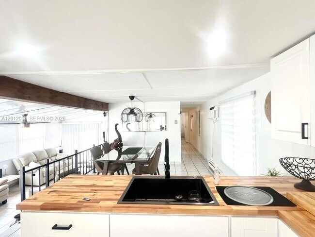 Photo - 219 W Lake Dr