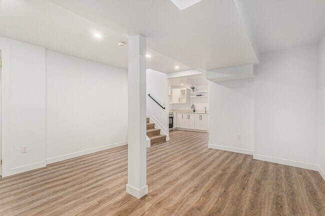 Photo - 1665 Teakdale Ave