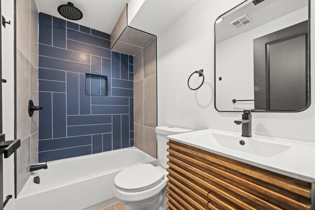 Photo - 14 Westervelt Pl Unit 2