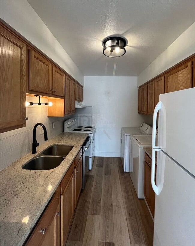 Photo - 30 Emery Way