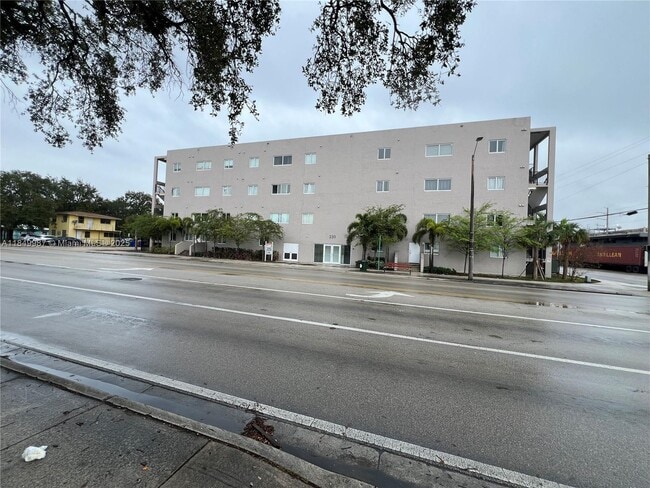 Building Photo - 2311 NW 22nd Ave Unit 302 Rental