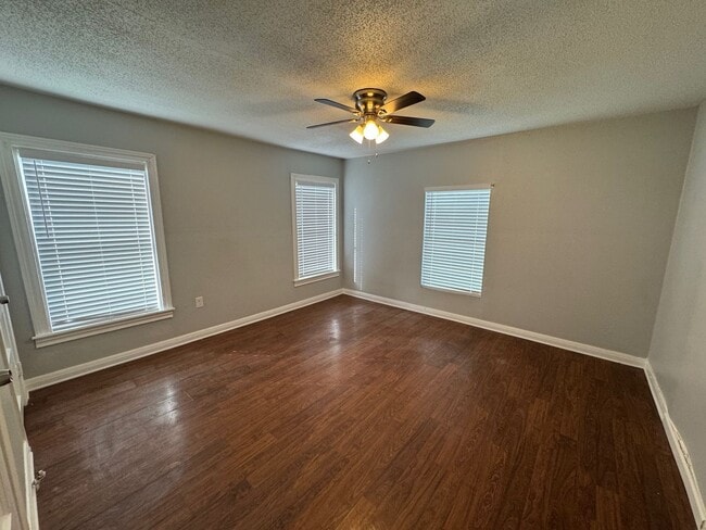 Photo - 2101 Mitchell Ave