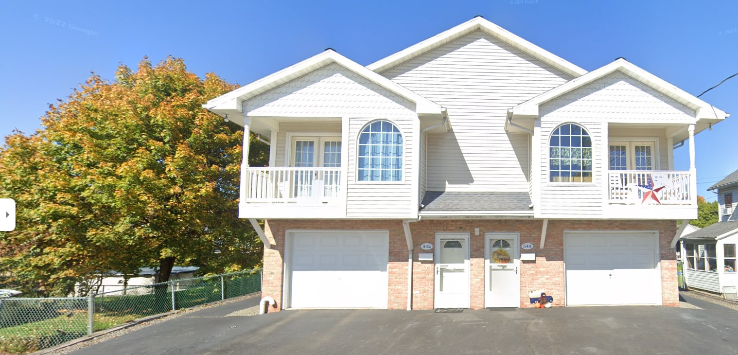 Photo - 102 Bank St Townhome