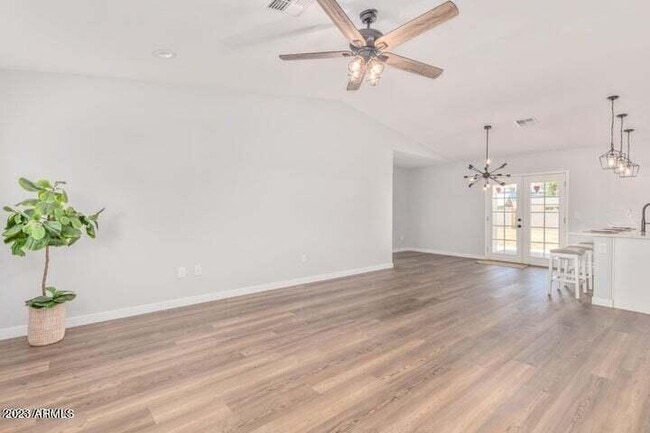 Photo - 1624 W Geneva Dr