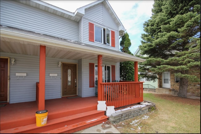 Building Photo - 624 19th Ave NE