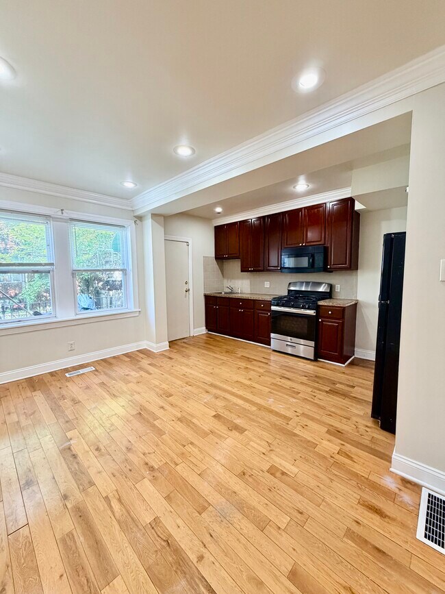 Photo - 2657 Bonnaffon St