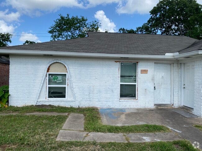 Building Photo - 8019 Beech Cove Ln Rental