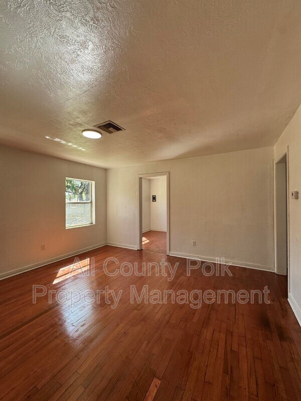 Photo - 745 E Valencia St