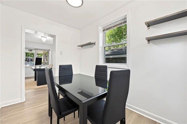 Photo - 1416 Graymont Dr SW