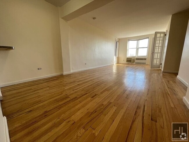 Building Photo - Spacious 2 Bedroom 2 Bath In Glen Oaks! $3... Rental