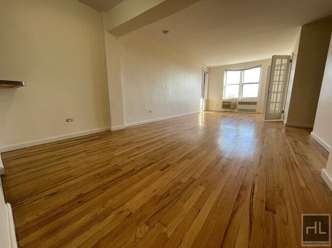 Spacious 2 Bedroom 2 Bath In Glen Oaks! $3... - Spacious 2 Bedroom 2 Bath In Glen Oaks! $3... Apartment Unit 5D