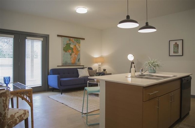 Photo - DeTonty Street Apartments