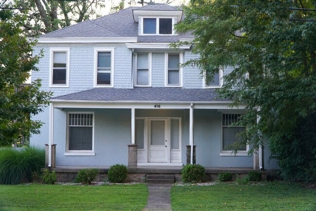 416-2 East Maxwell Street