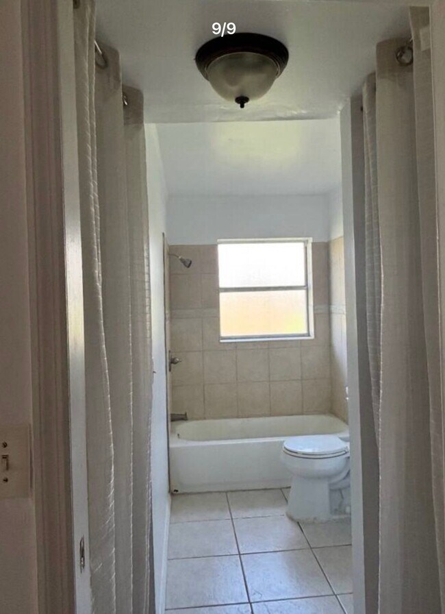 4048 Edgewood Ave Unit 1/2 DUPLEX with Den & Closet