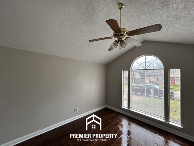 Photo - Charming 3BR/2BA Horn Lake Home | Vaulted Ceilings & Bay Window Kitchen