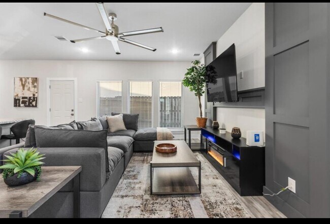 Photo - 4681 Bellfort Ave