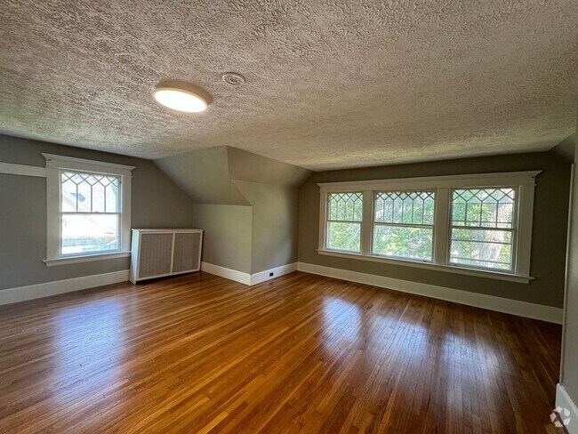 Building Photo - 6 Everit St Unit Third Floor Rental