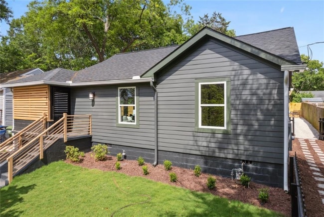 Photo - 496 Glenwood Pl SE