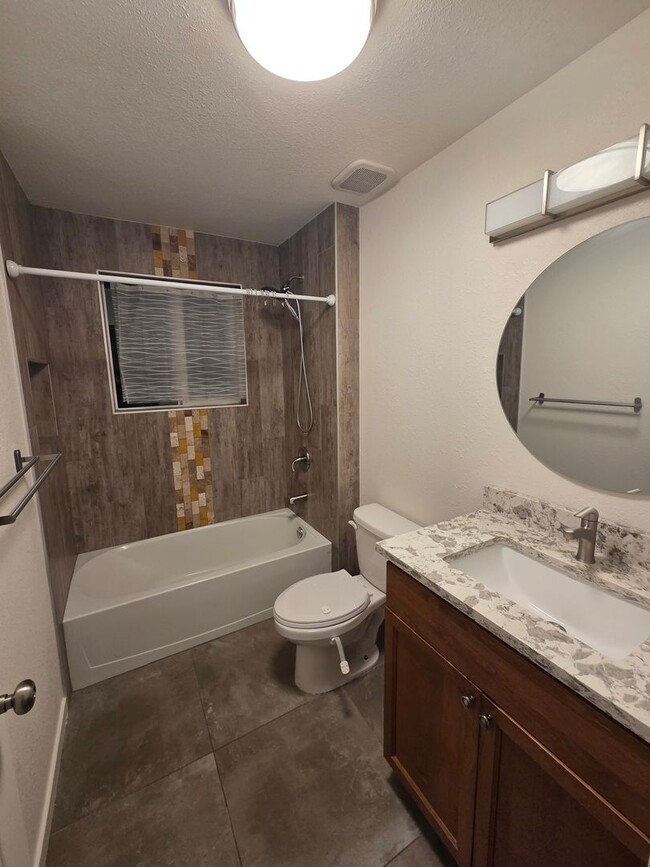 Photo - Tacoma 3+ Bedroom Beautiful Craftsman Home!!