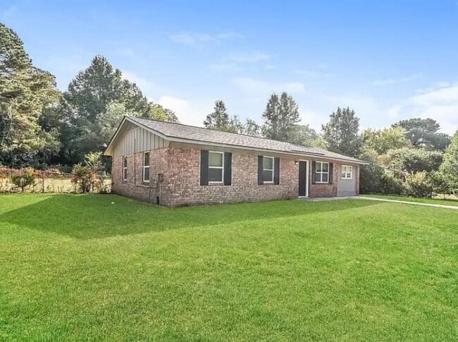 Building Photo - 2910 Dahlia Dr Rental