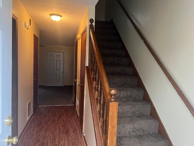 2 Bedroom Townhome in Stone Mountain - 2 Bedroom Townhome in Stone Mountain