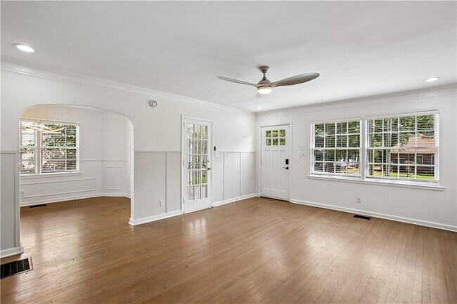 Photo - 1649 Beecher St SW