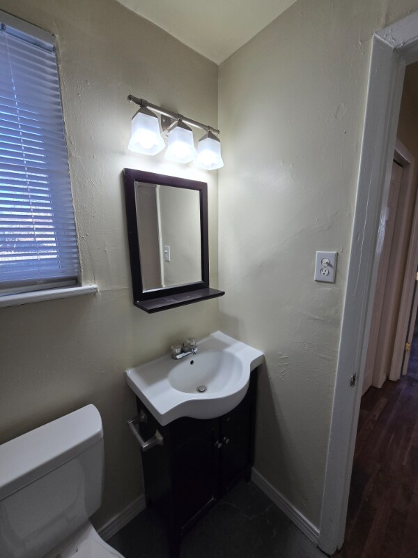 Photo - 3210 Ellwood Ave Unidad B