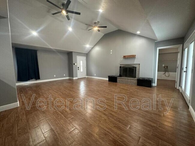 1920 Bayside Dr
