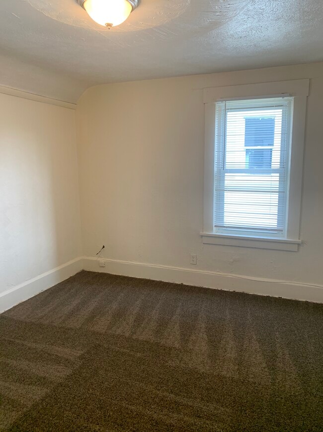 Photo - 2724 Daleford Ave NE