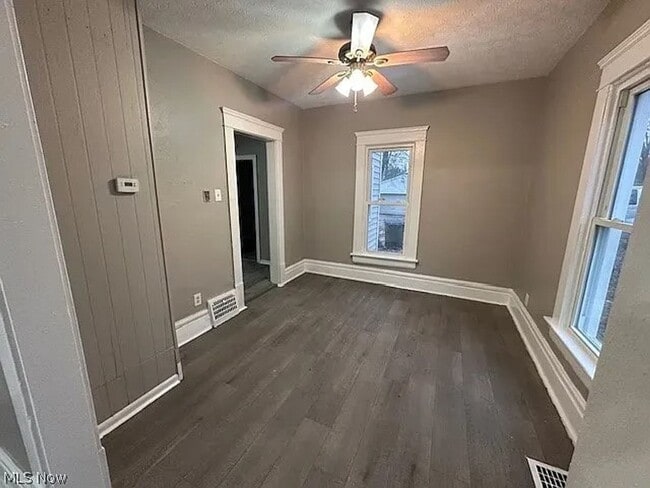 Photo - Spacious 4-Bedroom Home in Cleveland