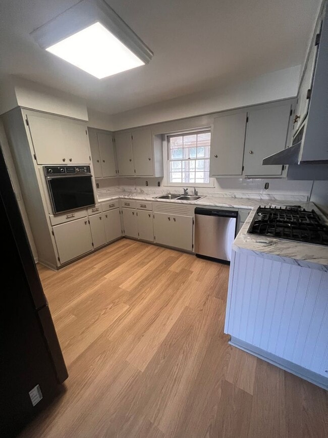 Photo - 115 Simmons Rd