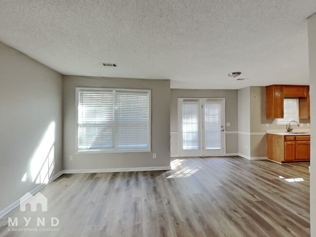 Photo - 203 Peachtree Glen Dr