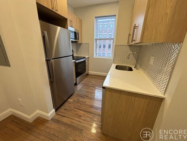 Building Photo - 16 Queensberry St Unit 12