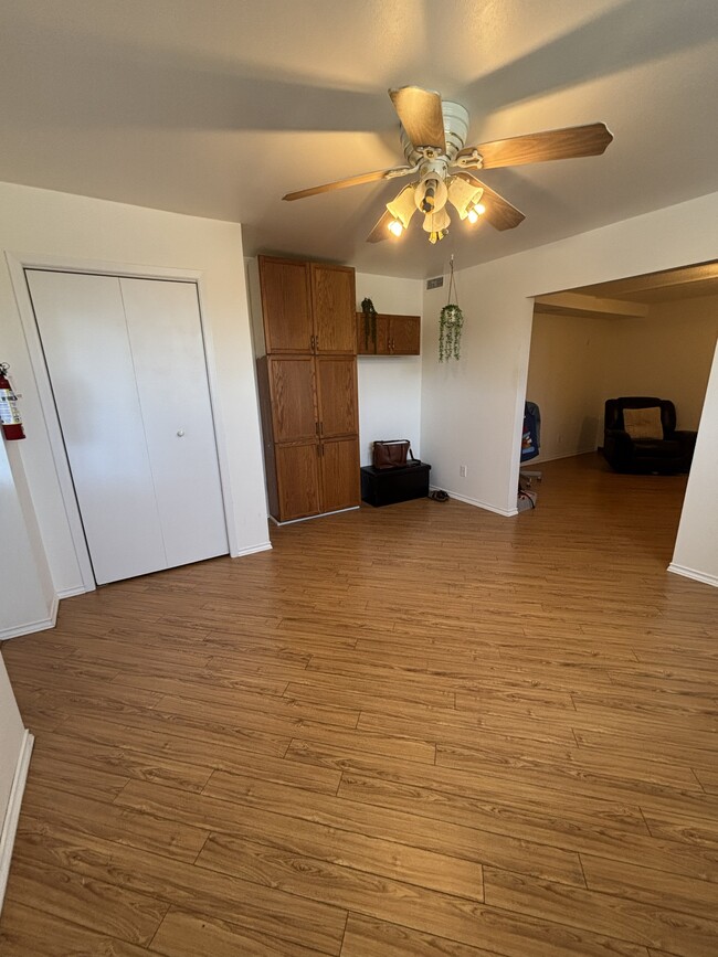 Photo - 106 Christina St S