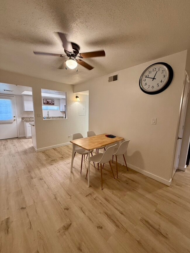 Photo - 3301 E Earll Dr