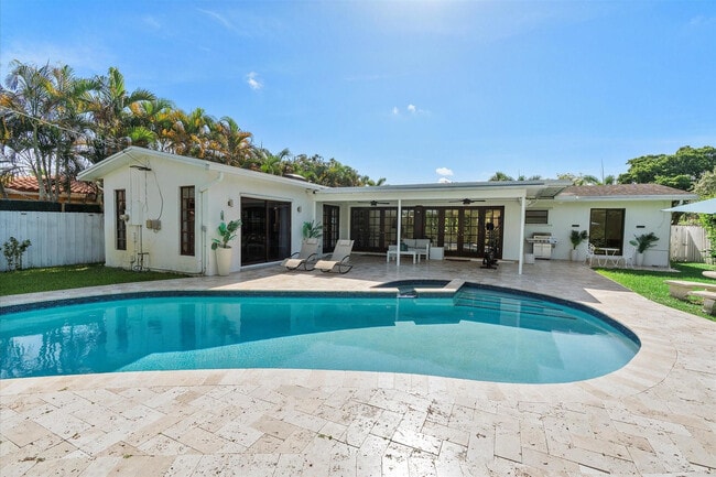 Photo - 440 N Rainbow Dr