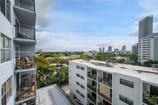 Building Photo - 899 West Ave Unit 7E